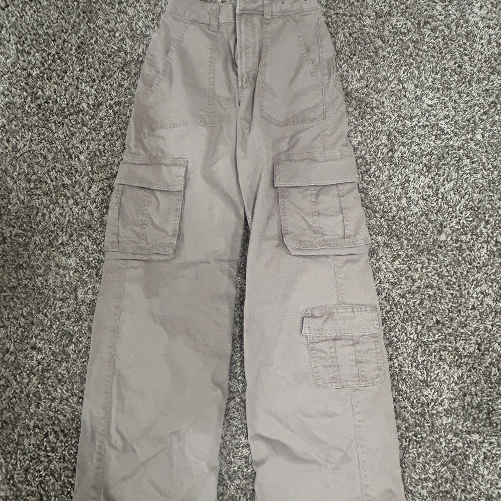 Hollister-Women's Ultra High-Rise Baggy Wide Leg Cargo Pant